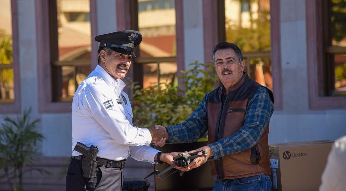 EL PRESIDENTE JAVIER LAMARQUE ENTREGA PATRULLAS Y EQUIPO A SEGURIDAD PÚBLICA