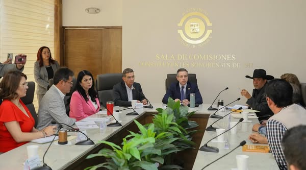 PRESIDENTE DEL CONGRESO SE REUNE CON EJIDATARIOS