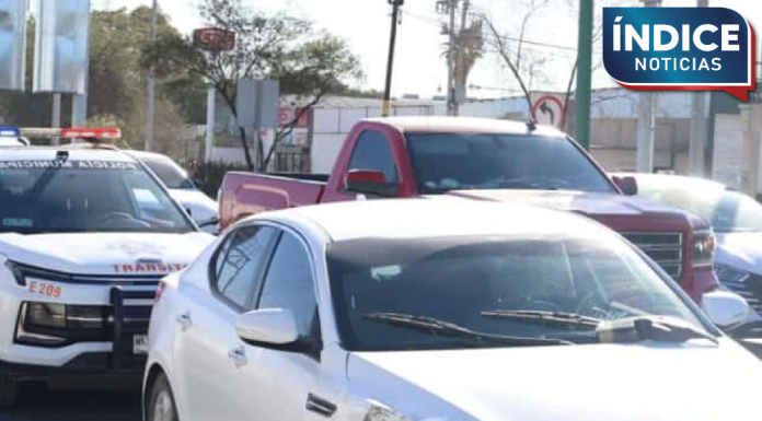 Choque entre sedán y tráiler en Hermosillo deja un lesionado