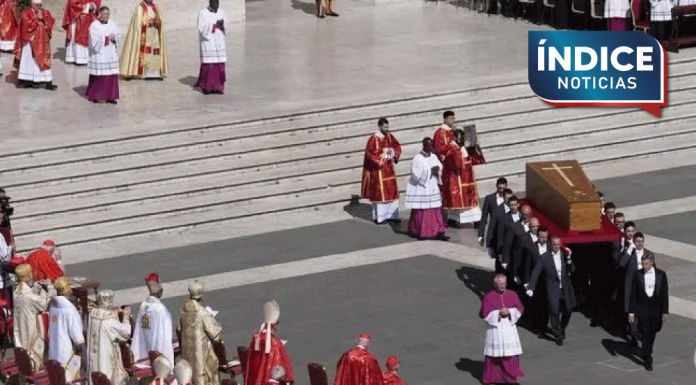 Multitud despide al papa Francisco en Roma
