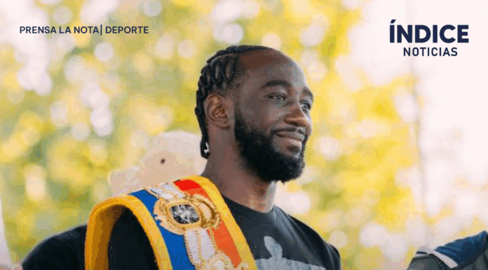 Momento de tensión: Policía apunta con armas a Terence Crawford después de su desfile de campeón