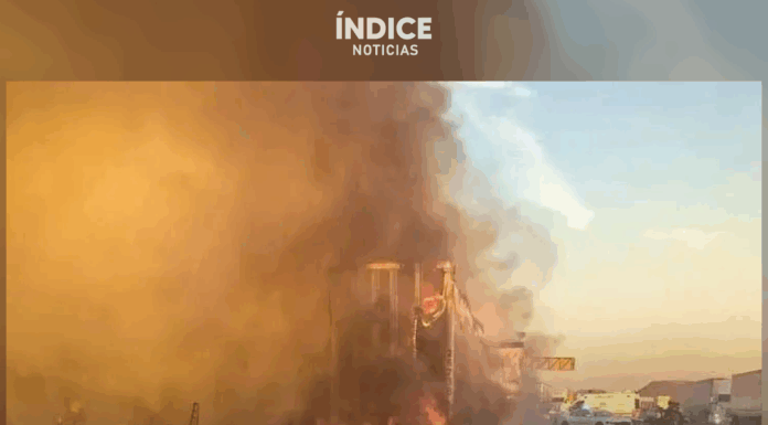 Arde tráiler en la Caseta de Cobro de Esperanza, al norte de Ciudad Obregón