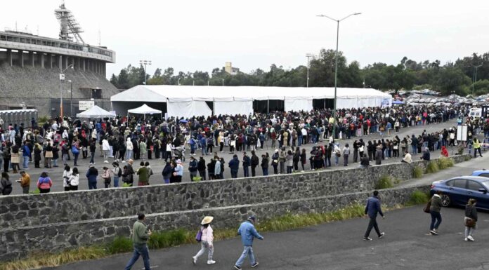 Suspenden megacentro de vacunación en CU por irrupción de violentos