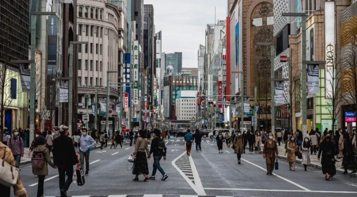 ROBO MILLONARIO EN TOKIO