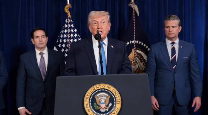 TRUMP DESAFÍA A LA CORTE SUPREMA Y ANUNCIA ARANCEL GLOBAL DEL 10%