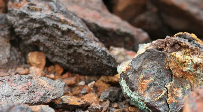 México pacta estrategia clave para minerales críticos y microchips