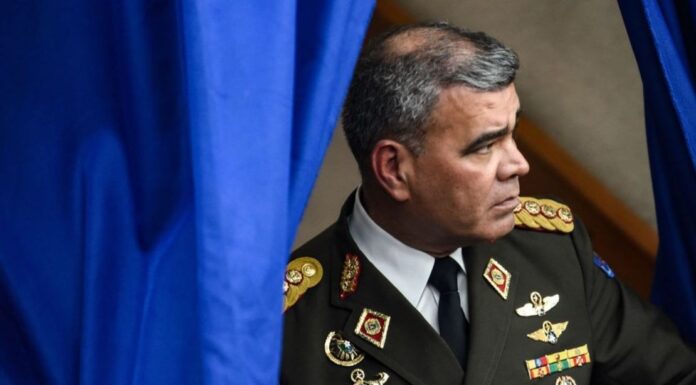 CRISIS EN VENEZUELA: DESTITUYEN A MINISTRO DE DEFENSA