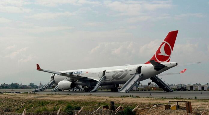 MOMENTOS DE TENSIÓN EN NEPAL: AVIÓN DE TURKISH AIRLINES SE INCENDIA EN EL AEROPUERTO DE KATMANDÚ