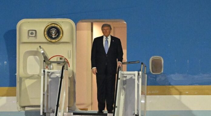 FUNCIONARIOS Y EMPRESARIOS ESTADOUNIDENSES LLEGAN A CHINA JUNTO A TRUMP