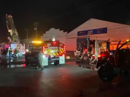 ARDE BODEGA DE LLANTAS EN LA CALLE JALISCO Y MOVILIZA A CUERPOS DE EMERGENCIA