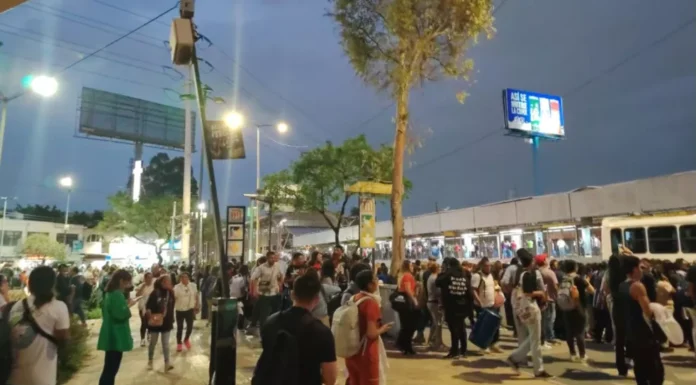 FALLA EN LA LÍNEA 5 DEL METRO CDMX PROVOCA SUSPENSIÓN PARCIAL Y CAOS ENTRE USUARIOS