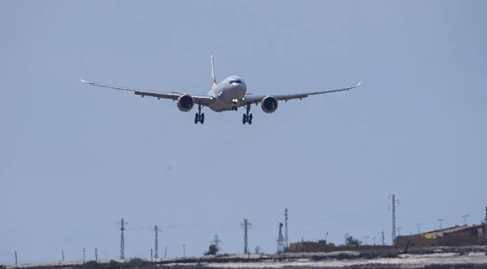 AVIÓN PROCEDENTE DE CRUCERO CON HANTAVIRUS ATERRIZA EN ISLAS CANARIAS Y ACTIVA ALERTA SANITARIA