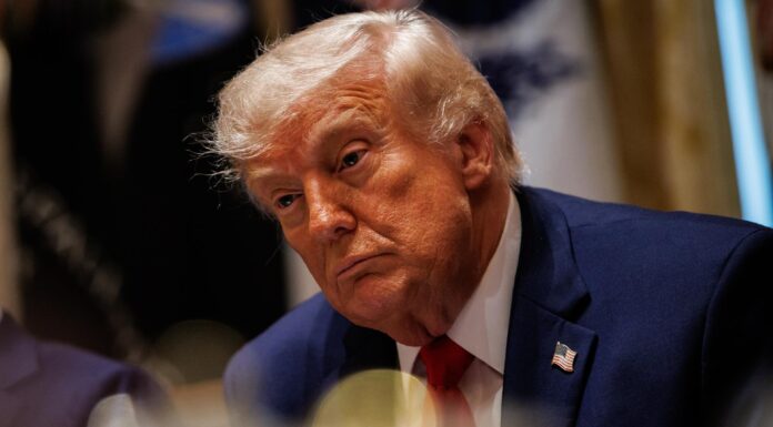 NUEVA REGLA DE TRUMP SOBRE LAS GREEN CARDS GENERA INCERTIDUMBRE ENTRE MIGRANTES