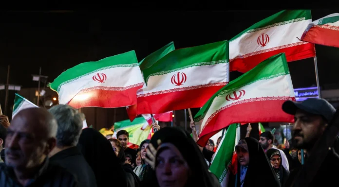 TRUMP INSISTE EN QUE UN PACTO CON IRÁN ESTÁ CADA VEZ MÁS CERCA