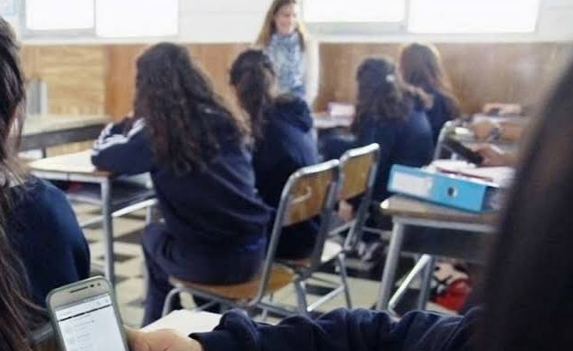 REGULAN EN 11 ESTADOS EL USO DEL CELULAR EN LAS AULAS PARA MEJORAR EL APRENDIZAJE