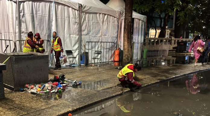 MONTONES DE BASURA Y TRABAJADORES DE LIMPIA DESVELADOS: EL DÍA DESPUÉS DE LOS FESTEJOS POR EL TRI EN CDMX
