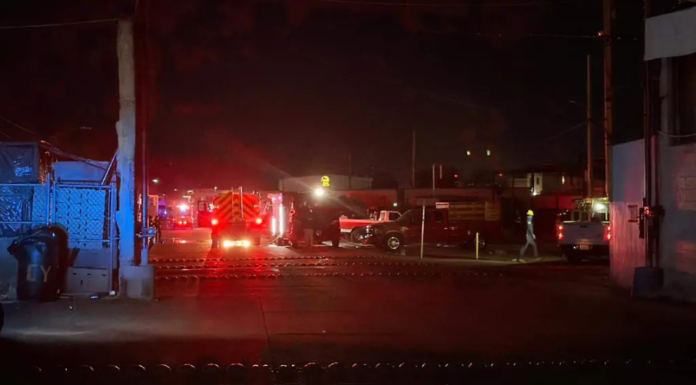 EVACÚAN A 40 PERSONAS TRAS INCENDIO EN LA CENTRAL DE ABASTOS DE HERMOSILLO
