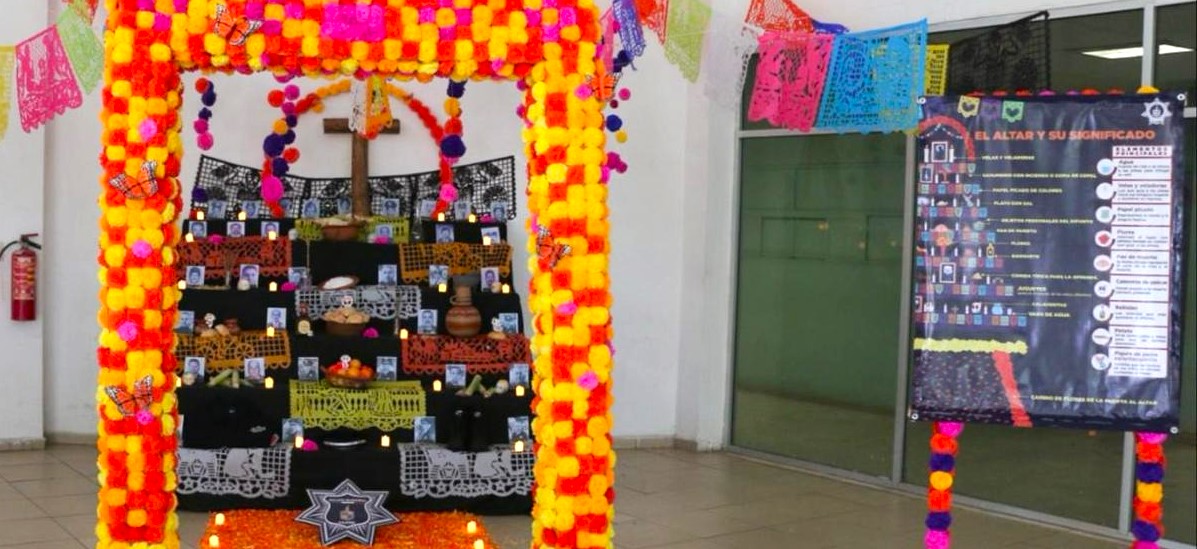 COLOCAN TRADICIONAL ALTAR EN HOMENAJE A LOS POLICÍAS MUNICIPALES CAÍDOS EN EL CUMPLIMIENTO DE SU DEBER
