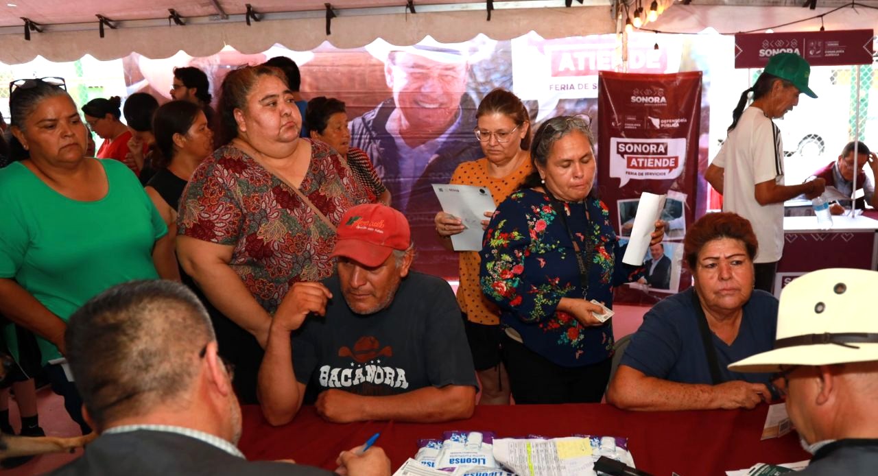 Gobernador Durazo acerca beneficios de “Sonora Atiende” a familias de la colonia Norberto Ortega