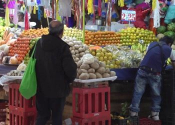 EVITA LOS GOLPES DE CALOR CON FRUTAS Y VERDURAS  DE TEMPORADA