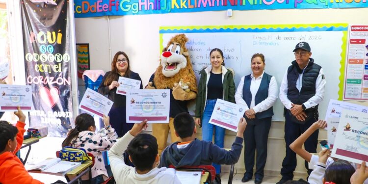 CONCLUYEN NIÑAS Y NIÑOS DE SEXTO GRADO EL PROGRAMA DARE EN LA PRIMARIA 20 DE NOVIEMBRE