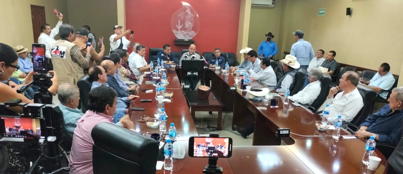 PRODUCTORES DEL SUR DE SONORA ACUERDAN TREGUA Y RESPETAN ACCIONES  DEL FNRCM
