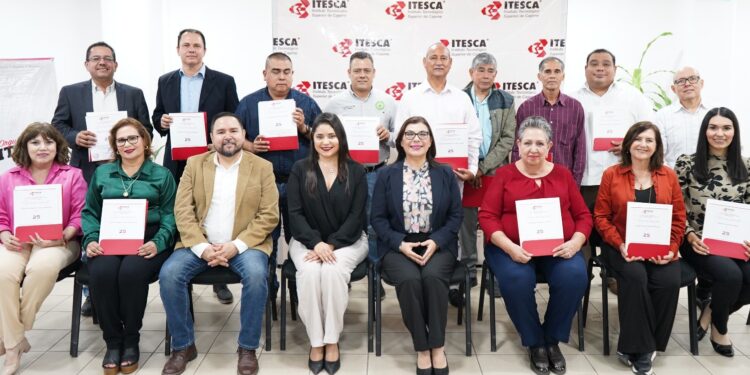 Reconoce Itesca trayectoria de personal docente y administrativo