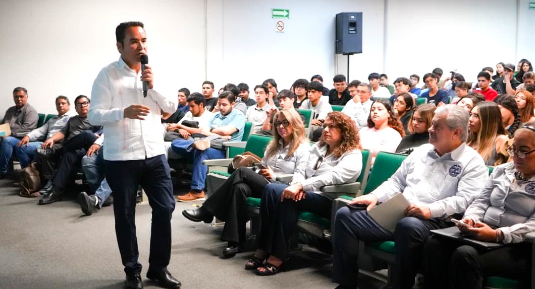 La transformación inicia en las aulas: Heriberto Aguilar