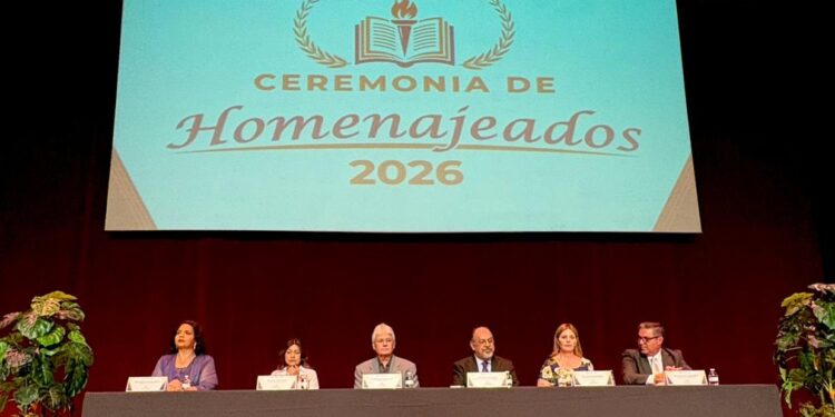 Gobierno de Sonora reconoce a personal docente de Cobach por 30, 25, 20 y 15 años de servicio