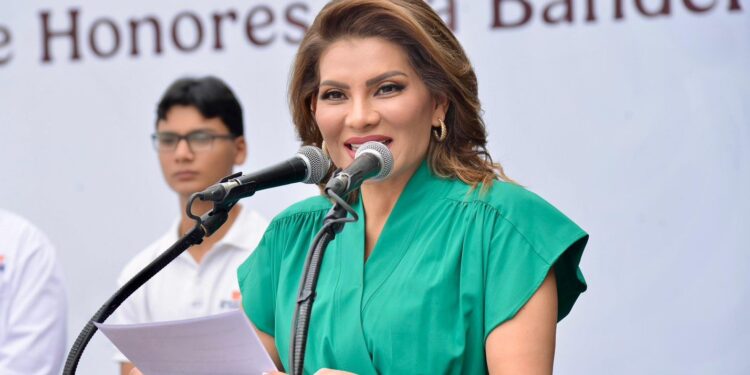 Reconoce Lorenia Valles esfuerzo de comunidad escolar en regreso a clases