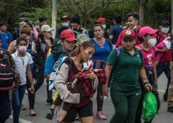 MIGRANTES HONDUREÑOS Y VENEZOLANOS SALEN EN CARAVANA HACIA EE.UU. DESDE HONDURAS