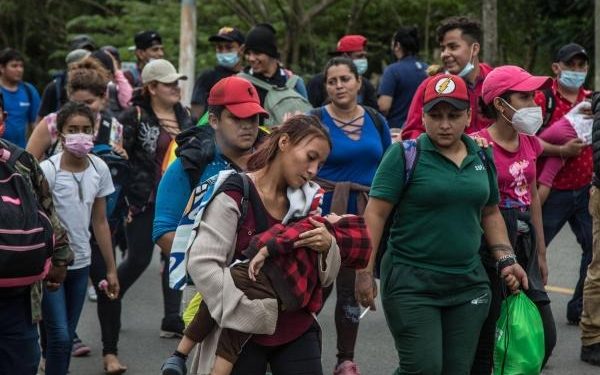 MIGRANTES HONDUREÑOS Y VENEZOLANOS SALEN EN CARAVANA HACIA EE.UU. DESDE HONDURAS