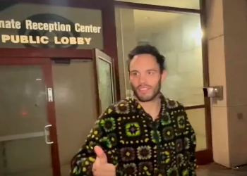 “CADA QUIÉN TIENEN LO QUE MERECE”, DICE CHÁVEZ JR. A SU SALIDA DE PRISIÓN