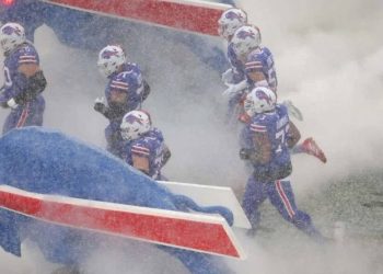 ¡DEMASIADO FRIO PARA JUGAR! NUEVA YORK ESTÁ ‘TAPIZADO’ DE NIEVE Y SUSPENDEN JUEGO DE LA NFL