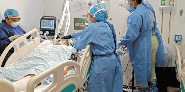 MÉXICO RECONOCE AUMENTO DE COVID-19 Y DE ENFERMEDADES RESPIRATORIAS AGUDAS