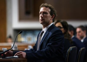 ZUCKERBERG PIDE PERDÓN A PADRES DE VÍCTIMAS DE ABUSO INFANTIL EN REDES SOCIALES