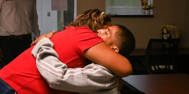 REÚNE DIF CAJEME A CARLOS CON SU FAMILIA