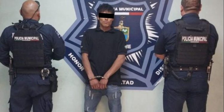 AGENTES UMAV CAPTURAN A JOVEN POR VIOLENCIA FAMILIAR