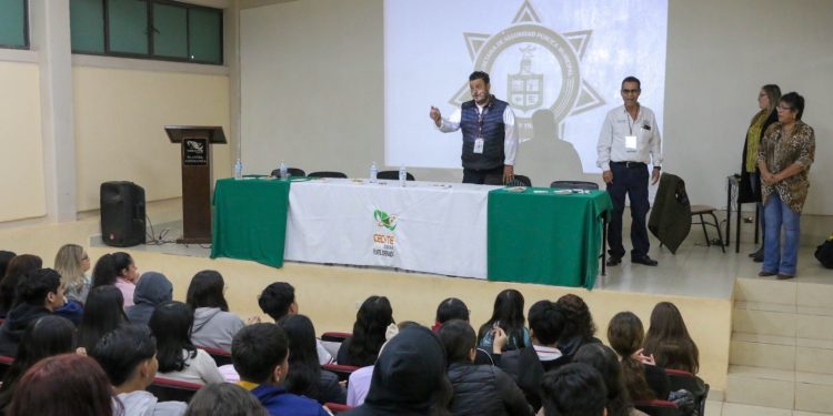 CULMINA SSPM CON PLÁTICAS EN EL CECYTE BENEFICIANDO A CERCA DE MIL ESTUDIANTES