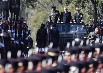 AMLO AGRADECE EL APOYO “FUNDAMENTAL” DEL EJÉRCITO PERO NIEGA LA MILITARIZACIÓN