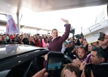 CON GRAN ALEGRÍA, CHIHUAHUA LE DA LA BIENVENIDA A CLAUDIA SHEINBAUM ENTRE ABRAZOS Y PORRAS