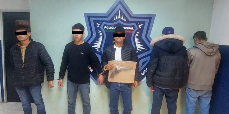 CAPTURA LA POLICÍA MUNICIPAL A 5 SUJETOS CON ARMA DE FUEGO