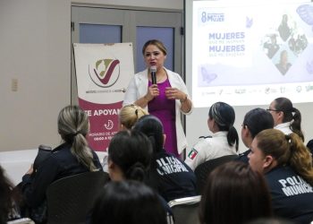 BRINDAN CURSO SOBRE “MUJERES QUE INSPIRAN MUJERES QUE ME ENSEÑAN”