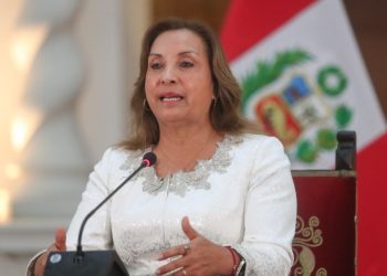 “¿DESDE CUÁNDO LA PRENSA SE PREOCUPA EN LO QUE USA LA PRESIDENTA?”, BOLUARTE DENUNCIA ACOSO