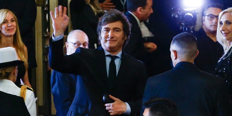 POLÉMICA EN ARGENTINA POR LA SUBIDA DE SU SUELDO Y EL DEL RESTO DEL EJECUTIVO DE MILEI