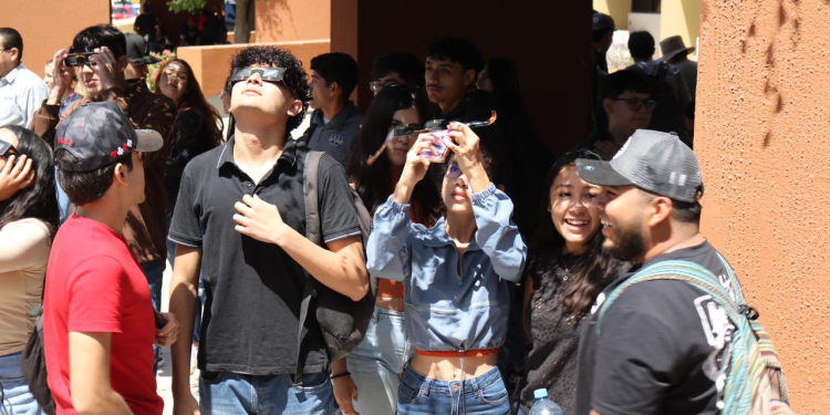COMUNIDAD ITESCA OBSERVÓ EL ECLIPSE SOLAR