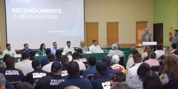 DISTINGUEN A 66 EMPLEADOS POR 25 AÑOS DE TRAYECTORIA AL SERVICIO DEL AYUNTAMIENTO DE CAJEME