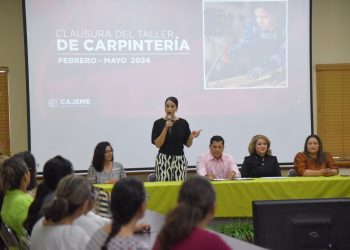 RECIBEN CONSTANCIAS EGRESADAS DE CARPINTERÍA DEL INSTITUTO CAJEMENSE DE LA MUJER