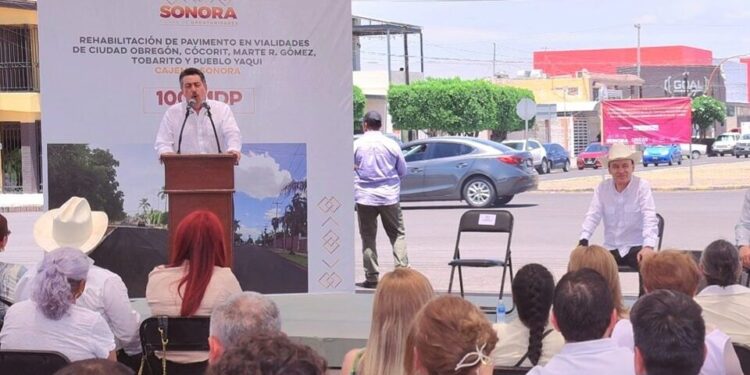 ENTREGAN ALCALDE Y GOBERNADOR OBRAS DE PAVIMENTACIÓN EN CAJEME