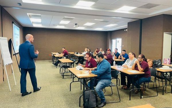 TRABAJADORES DE OOMAPASC TOMAN CURSO DE CONTROL DEL ESTRÉS